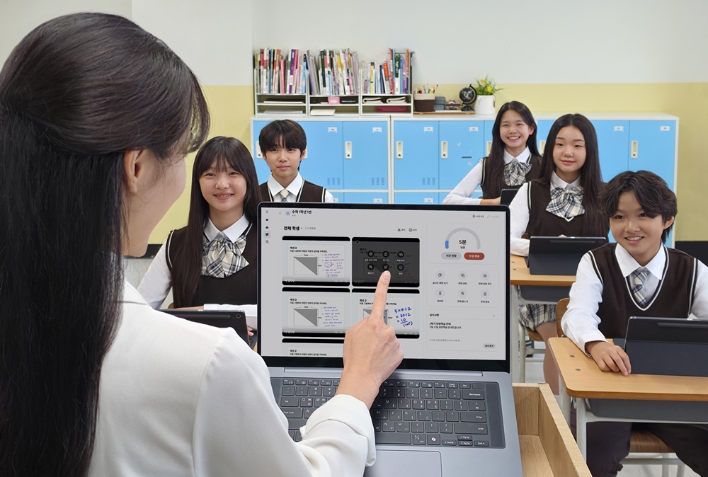 삼성 공식 제공 사진: 교사 PC에서 학생들의 태블릿 화면을 확인하는 갤럭시 클래스룸 시연