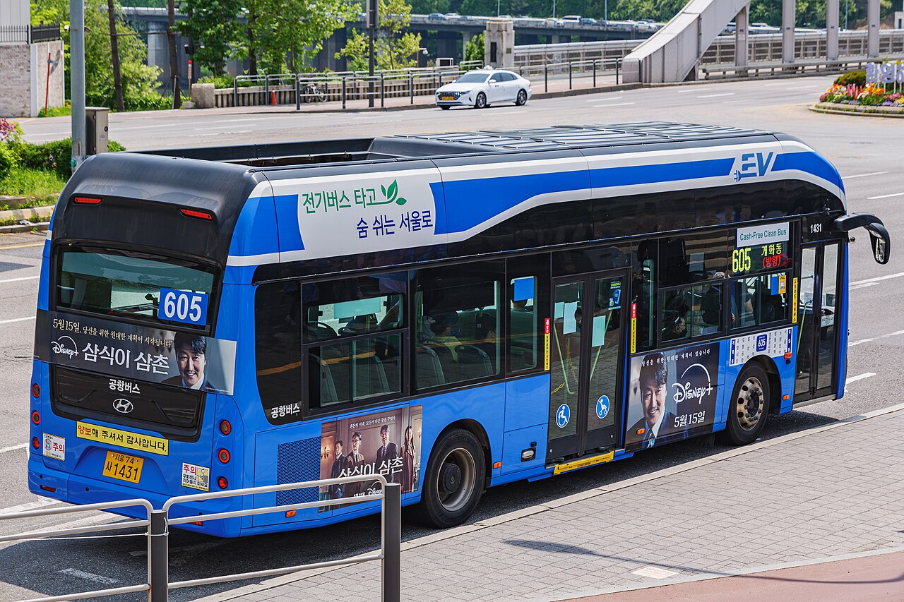 2024년 노들섬 부근을 지나는 서울 605번 시내버스 자료사진