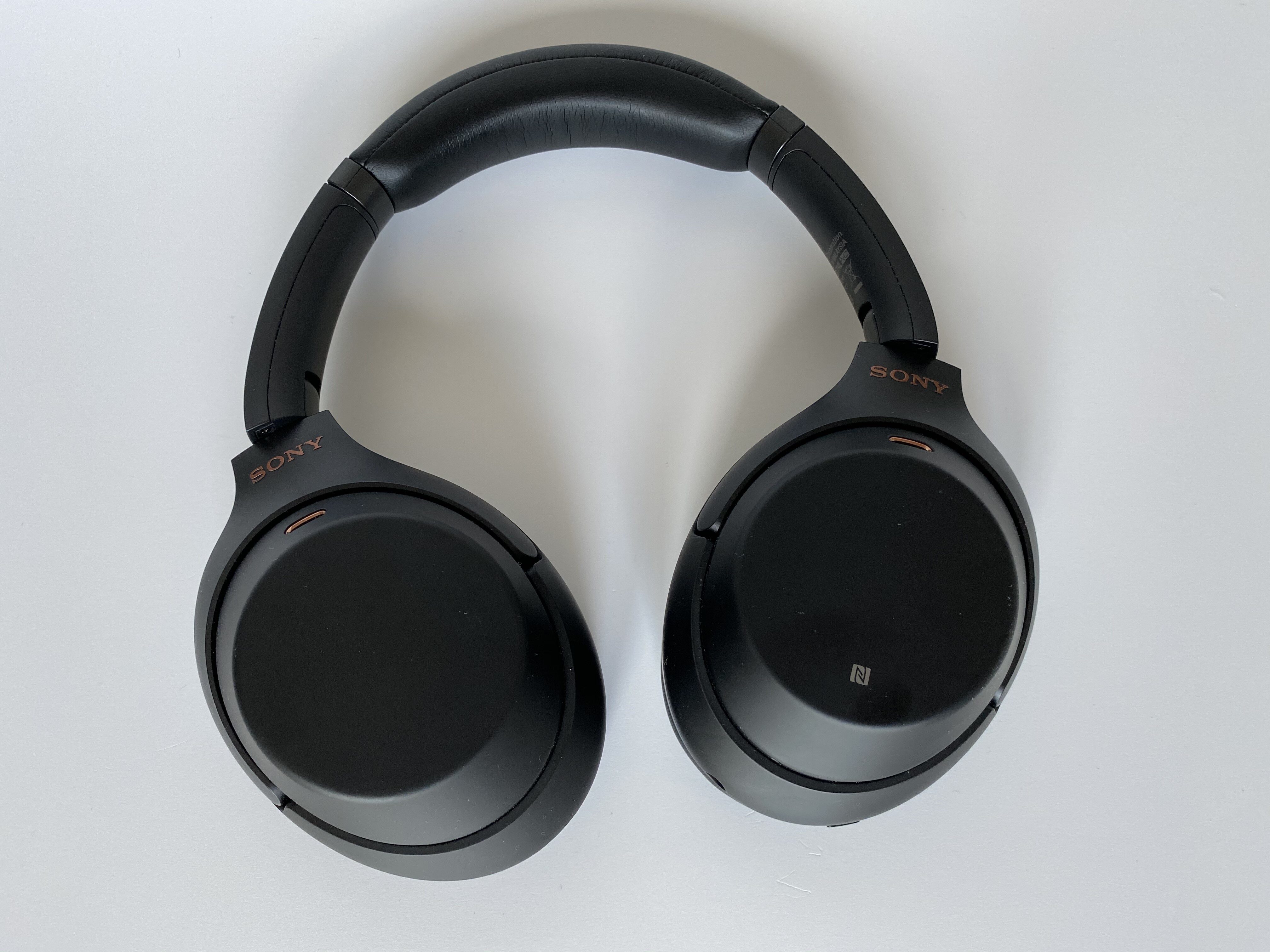 소니 WH-1000XM3 자료사진이다. 본문의 WH-1000XM5와 연결 기능이 다르다.