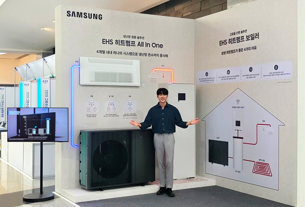 삼성 전시장에 나란히 소개된 EHS 올인원과 히트펌프 보일러 구성