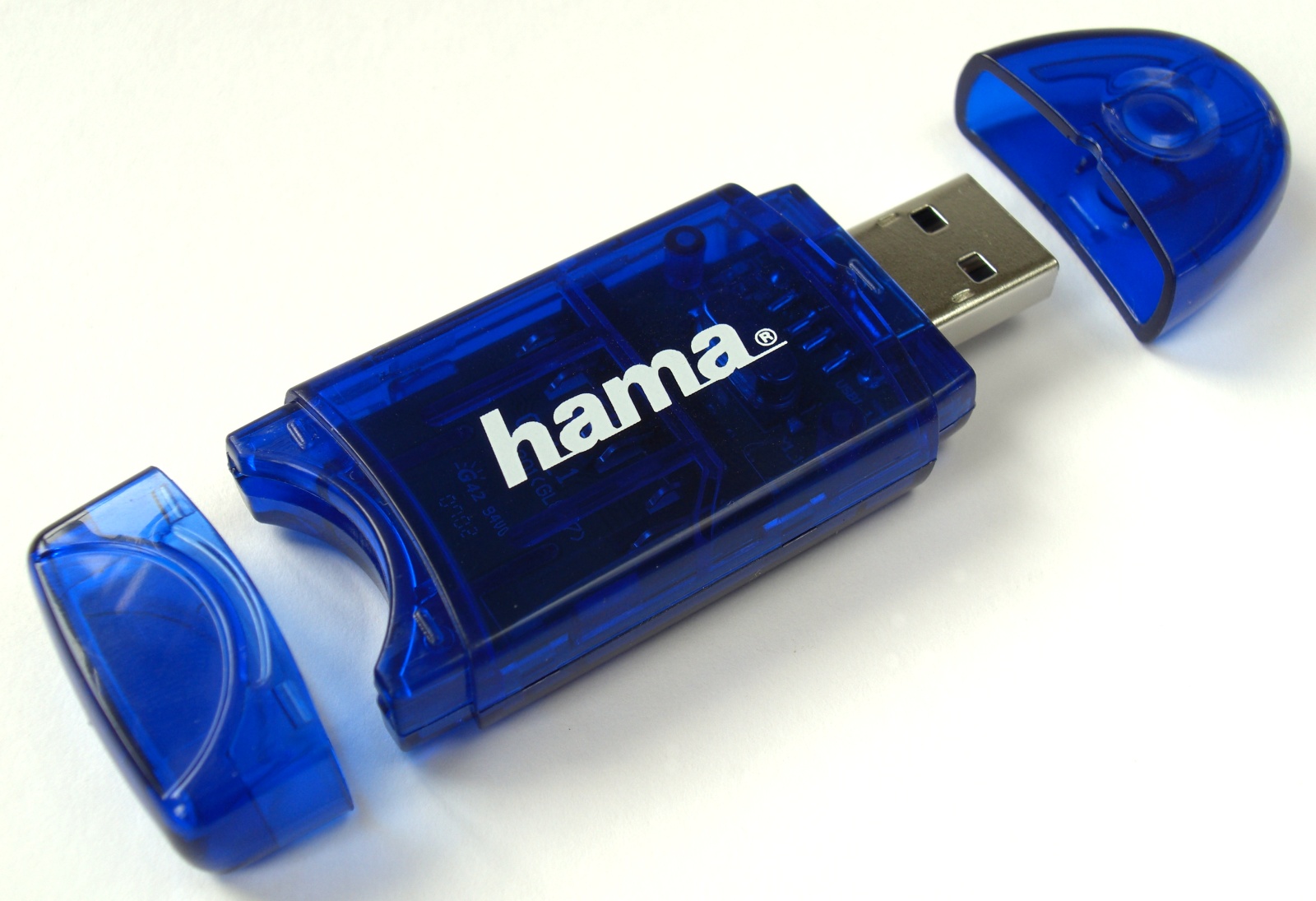 파란색 USB 메모리 겸 카드리더 자료사진